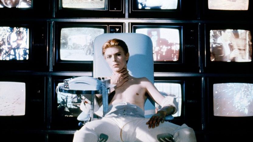 Bowieho podivný mimozemšťan opět spadne na Zemi